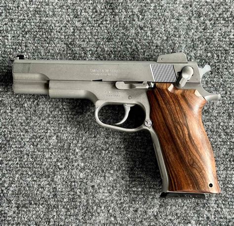 Smith Amp Wesson 1006 10Mm Semi Auto Pistols At Gunbroker Com 1051375631