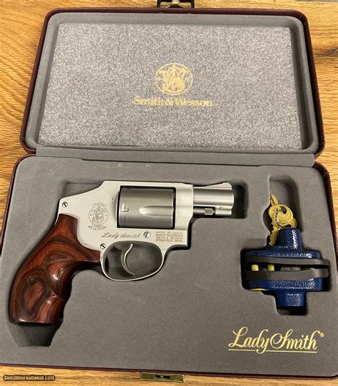 Smith Wesson Model 642 Lady Smith 38 Spl Revolver Features