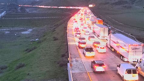 Southbound I 5 Partially Closed At Grapevine Due To Big Rig Fire Southbound I 5 Partially Closed At Grapevine Due To Big Rig Fire