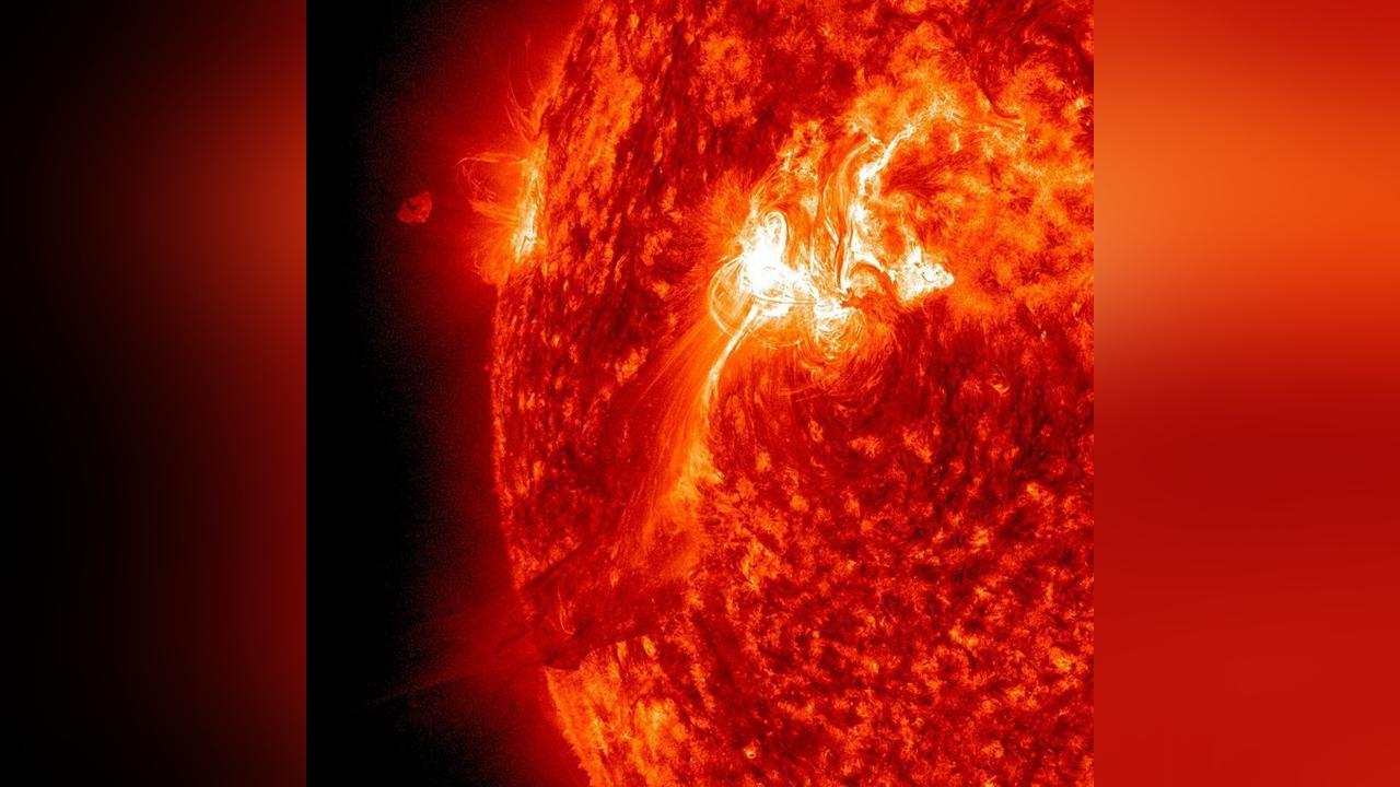 Space Facts Giant Hole The Size Of 60 Earths Emerges On Sun Spewing Space Facts Giant Hole The Size Of 60 Earths Emerges On Sun Spewing