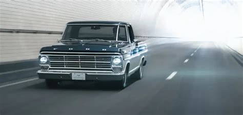 Street Truck Showdown The 1967 1972 Chevrolet C10 Vs Ford F 100