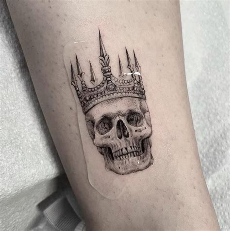 Tattoo Skull With Crown