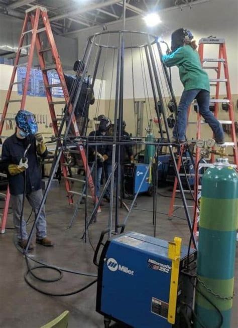 Tech Students Fall Challenge Tree Construction Winona Journal Tech Students Fall Challenge Tree Construction Winona Journal