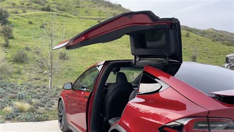 Tesla Butterfly Doors: Stylish Innovation for Modern Vehicles