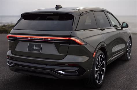 The All New 2024 Lincoln Nautilus Luxurious Midsize Suv The All New 2024 Lincoln Nautilus Luxurious Midsize Suv