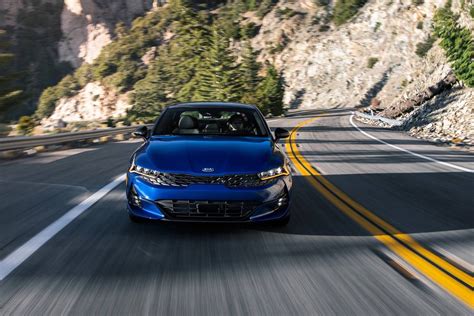 The Kia K5 Challenges Premium Sedans Redefining The Mid Size Sedan Segment News Cars Com