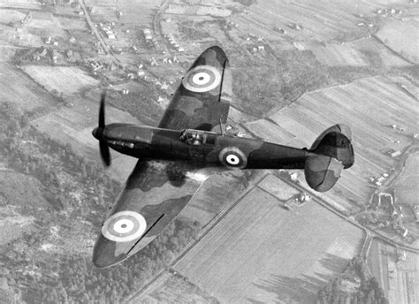 The Supermarine Spiteful Was A Second World War British Fighter Aircraft Designed As A Successor To The Spitfire For The Raf Powered By A Rolls Royce Griffon Engine It Had A Radical New