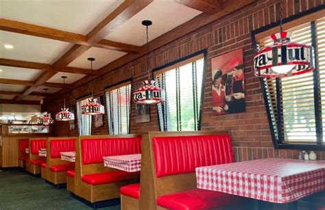 This Texas Vintage Pizza Hut Hasn Amp 39 T Been Renovated In Over 50 Years