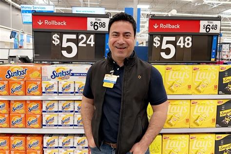 This Walmart Manager Makes Up To 500 000 A Year After Starting Part Time Making 8 Hourly How The Retail Giant Started To Pay Up This Walmart Manager Makes Up To 500 000 A Year After Starting Part Time Making 8 Hourly How The Retail Giant Started To Pay Up
