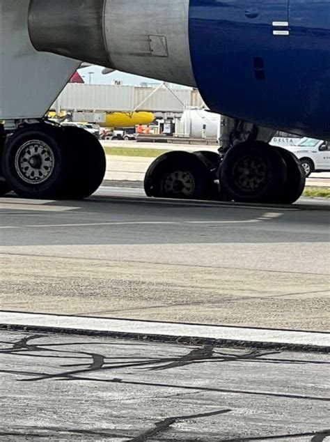 Tire On Delta Flight Pops While Landing In Atlanta 1 Person Injured
