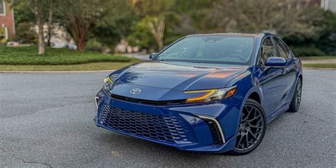 Toyota Camry Review An Elite Hybrid Family Sedan For Everyday Life Business Insider