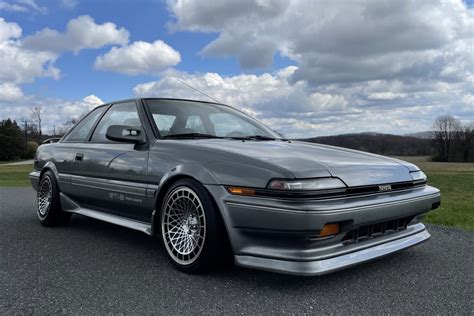 Toyota Corolla 1990: A Classic Car Guide and Restoration Tips