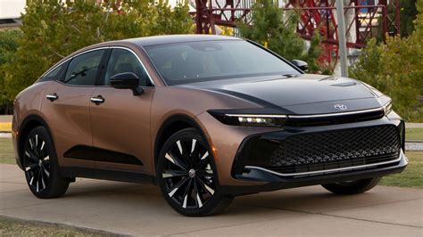 Toyota Crown MPG: What You Need to Know About Fuel Efficiency