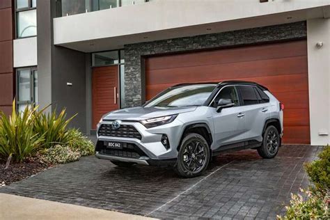 Toyota Rav4 2022 Review Range Review Of The Updated Midsize Suv With Hybrid Petrol Electric Power Gx Gxl Xse Cruiser And Edge Carsguide