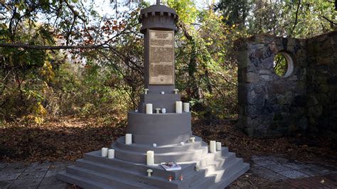 Trump Monument Shows Up In Donald J Trump State Park