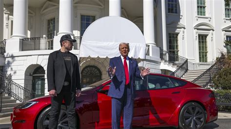Trump Touts Tesla In Front Of The White House As Automaker S Stock Struggles Trump Touts Tesla In Front Of The White House As Automaker S Stock Struggles