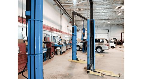 Two Post Automotive Lift: Benefits, Features, and Optimal Use