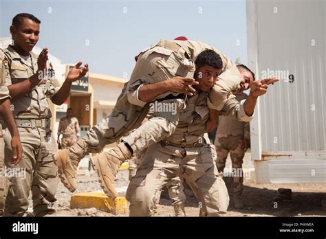 U S Army Medical Personnel Carry Hi Res Stock Photography And Images