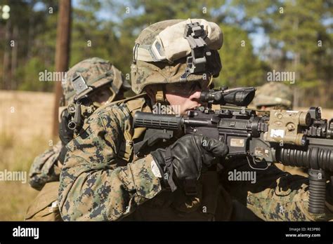 U S Marines Attached To The 24Th Marine Expeditionary Unit Meu With 3Rd Battalion 6Th Marine Regiment 2Nd Marine Division 2Dmardiv Post Security During An Urban Operations Raid On Camp Lejeune N C Nov