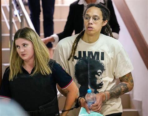 U S Working To Bring Brittney Griner Home Biden Tells Her Wife Los Angeles Times