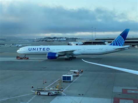 United Airlines Pilots Would See Up To 40% Pay Hike Under New Deal ...