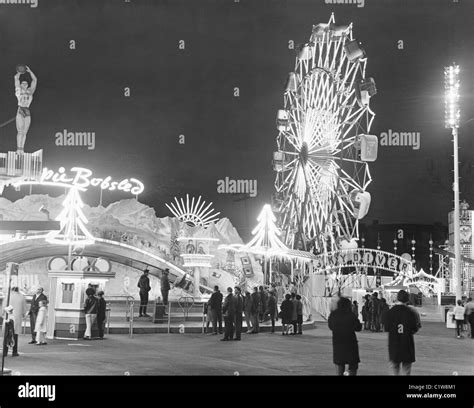 Usa New Jersey Palisades Park Amusement Park Lit Up At Night Stock Photo Alamy