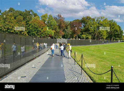 Vietnam Veterans Memorial Wall Washington Dc Usa Stock Photo Alamy