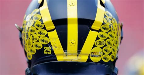 Watch Michigan To Wear Helmet Decals Honoring Dametrius Amp 39 Meechie