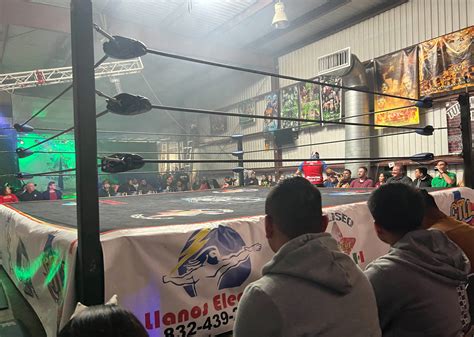 Weekly Mexican Wrestling Event In East Houston Brings Together Families