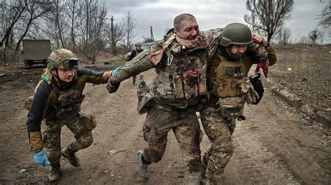 What Ukraine S Bloody Battlefield Is Teaching Medics