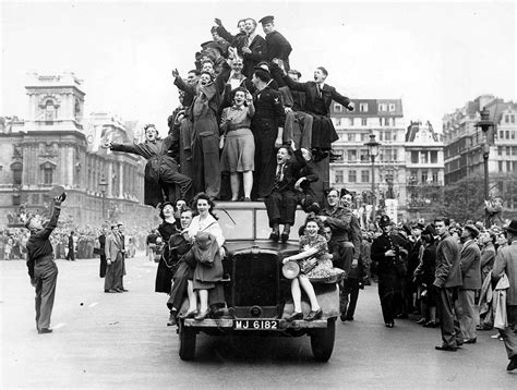 World War Ii Ends 21 Photos Of Jubilant Celebrations After Allied Victory History